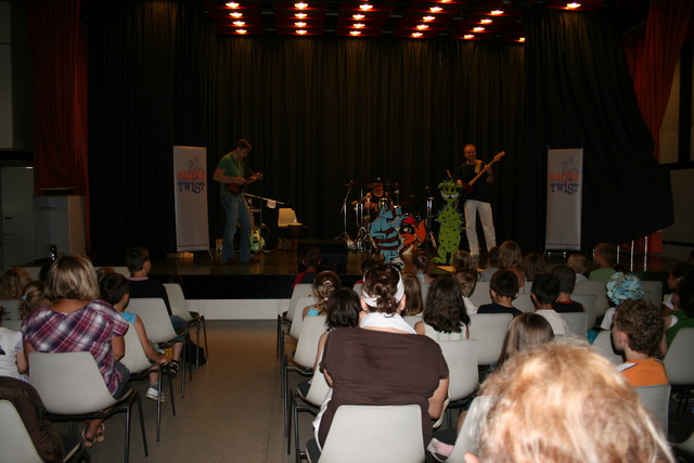 gal/2009/2009 Saitentwist Bildungszen Gelsenk aktiver Ferienstart 02.07/2009 Saitentwist Bildungszen Gelsenk aktiver Ferienstart 02.07. 019.jpg